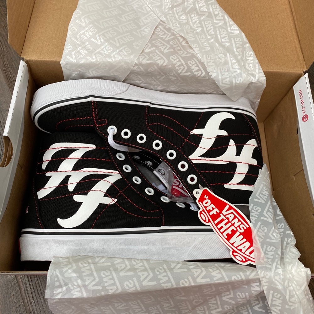 Foo Fighters Vans size 9.5 BRAND NEW -